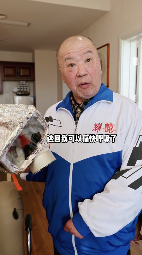 火场逃生你会正确佩戴逃生面罩吗？家中常备逃生面罩，关键时候救命