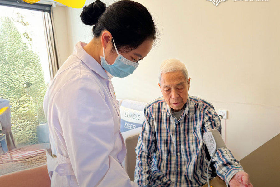 椿萱茂00后“健康守护者”的照护新解,以青春谱写健康守护曲 椿萱茂00后“健康守护者”的照护新解,以青春谱写健康守护曲