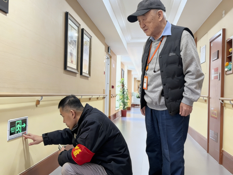 86岁工程师与70岁老兵，在椿萱茂当起了“安全相伴合伙人”